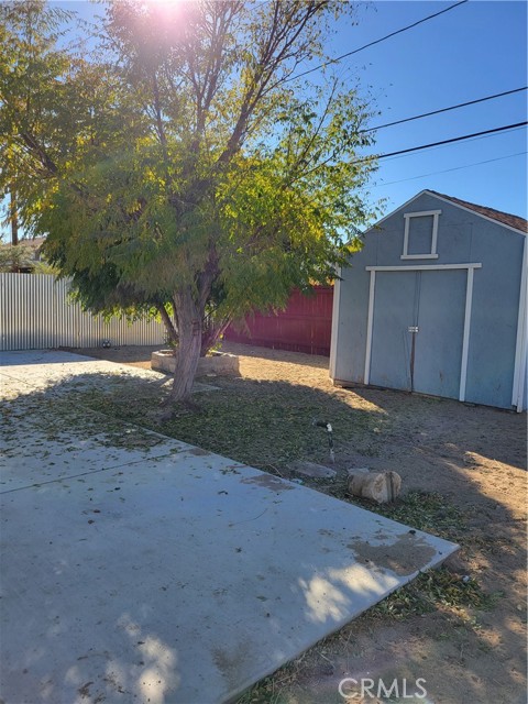 Detail Gallery Image 13 of 15 For 14158 Arrowhead Dr, Victorville,  CA 92395 - 3 Beds | 2 Baths