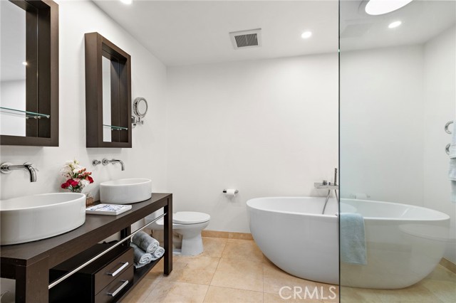 21702 Ocean Vista Drive, Laguna Beach CA: https://media.crmls.org/medias/4984fc69-3e43-4c07-a6e0-30656f70f30a.jpg