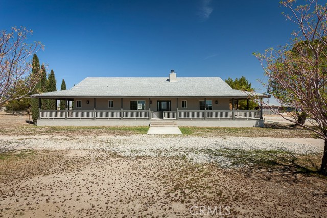 7087 W Avenue A, Rosamond CA: https://media.crmls.org/medias/4985a13e-887f-4040-99bb-7b6c9d463078.jpg
