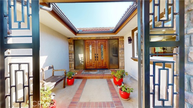 524 S Rancho Simi Drive, Covina CA: https://media.crmls.org/medias/4985c74a-6ca4-43a9-9842-f2676bd91adb.jpg