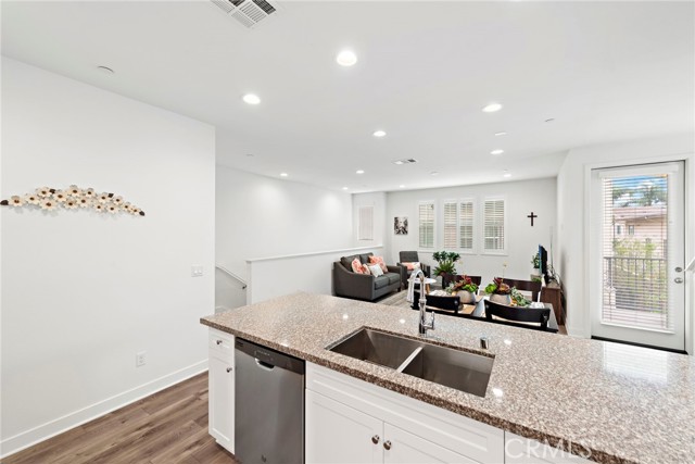 Detail Gallery Image 14 of 28 For 163 Pinkerton Ln, La Habra,  CA 90631 - 2 Beds | 2/1 Baths