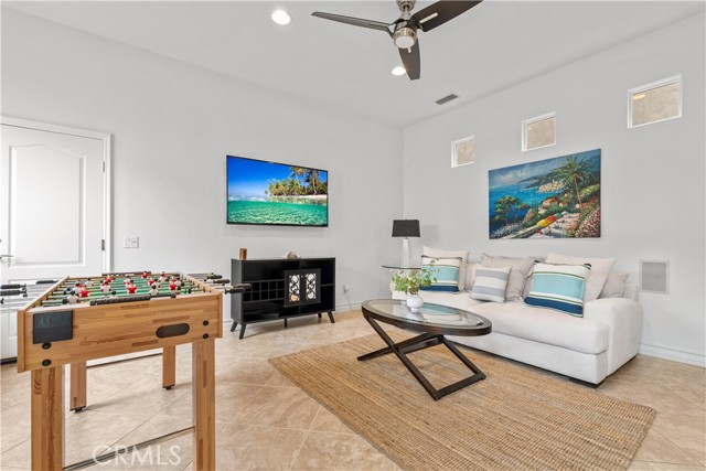 Detail Gallery Image 15 of 46 For 513 Pecan Ave, Huntington Beach,  CA 92648 - 3 Beds | 3/1 Baths