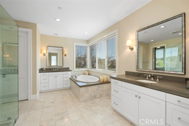 4 Summer House Lane, Newport Beach CA: https://media.crmls.org/medias/4987e269-e8dd-4520-8548-ba1b313c6e1a.jpg