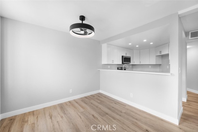 645 Chestnut Avenue, Long Beach CA: https://media.crmls.org/medias/498926c3-75e4-4a4b-9f1f-40fd357b11de.jpg