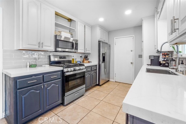 3940 N Golden Avenue, San Bernardino CA: https://media.crmls.org/medias/4989f721-886b-4ffc-a6d2-896ff25b2c85.jpg