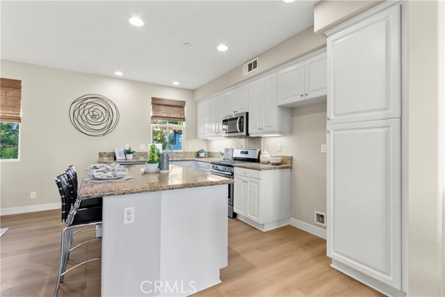 Image 11 of 30 For 52 Preston  