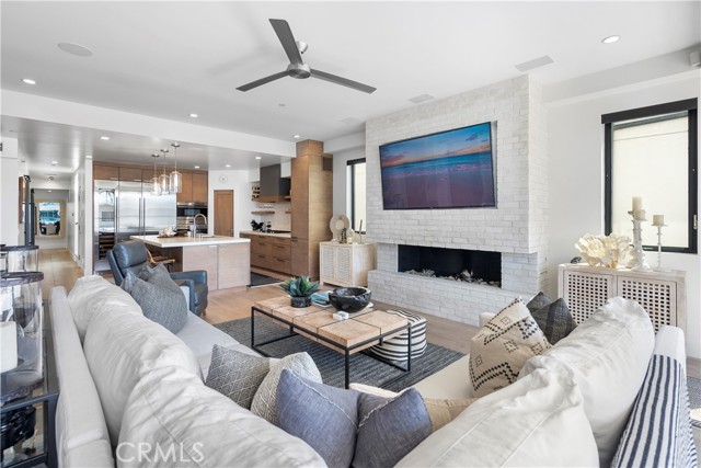 112 30th Street, Newport Beach CA: https://media.crmls.org/medias/498a1670-2273-432d-884b-da736a358b36.jpg