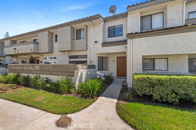 40 Brownfield Lane, Pomona CA: https://media.crmls.org/medias/498a765e-0564-4557-a53c-18c0c170cec3.jpg
