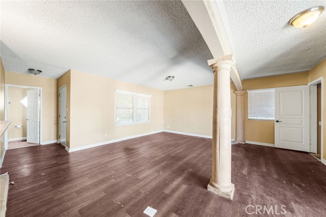 Detail Gallery Image 6 of 31 For 16857 Chatsworth St, Granada Hills,  CA 91344 - 3 Beds | 2 Baths
