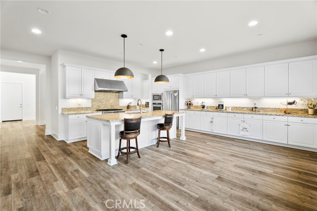 Detail Gallery Image 4 of 39 For 27606 Skylark Ln, Saugus,  CA 91350 - 5 Beds | 5/1 Baths