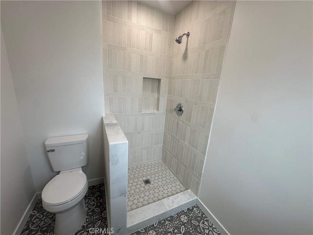 https://media.crmls.org/medias/498d37f0-dc3b-4aa5-9b8c-592919f05d14.jpg?preset=X-Large