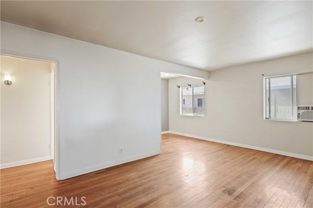 Detail Gallery Image 6 of 23 For 5940 Cedros Ave, Van Nuys,  CA 91411 - 2 Beds | 1 Baths