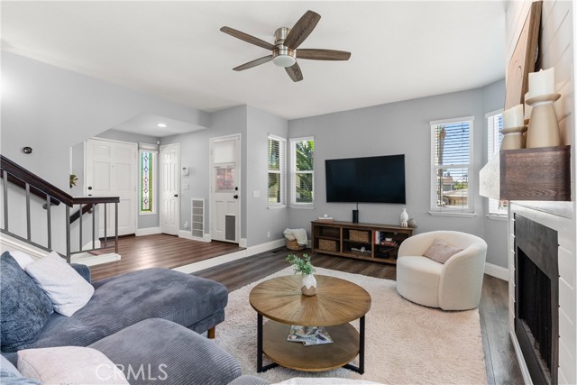 2649 Elden, Costa Mesa CA: https://media.crmls.org/medias/498df22d-c738-440f-a235-f7487431bff1.jpg