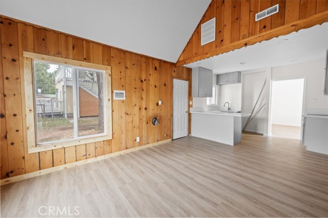 Detail Gallery Image 4 of 20 For 345 W Fairway Bld, Big Bear City,  CA 92314 - 2 Beds | 1 Baths