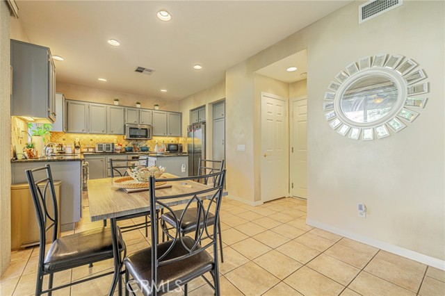 Detail Gallery Image 16 of 59 For 24345 Caladium, Valencia,  CA 91354 - 3 Beds | 2/1 Baths