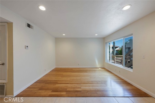 986 S Citron Street, Anaheim CA: https://media.crmls.org/medias/4990606c-763b-4c2b-a4dd-3787e01c04bc.jpg