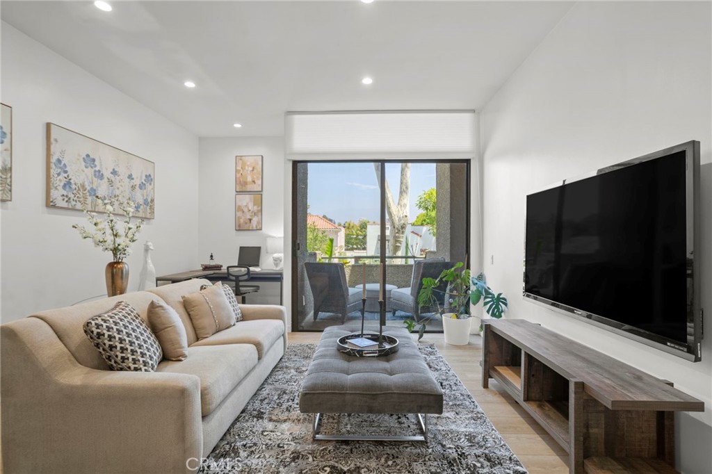 484 E California #8