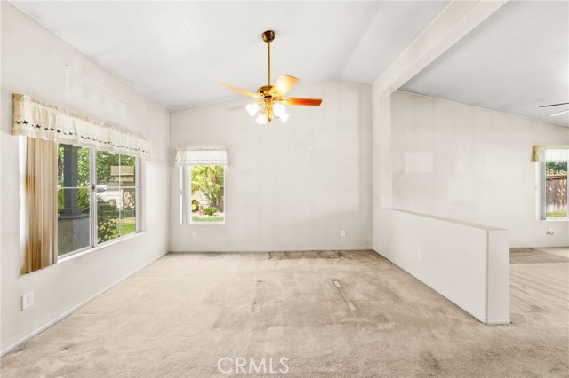 2755 Cambridge Avenue, Hemet CA: https://media.crmls.org/medias/49911347-50dc-45b2-b474-b2eec5ae43e5.jpg