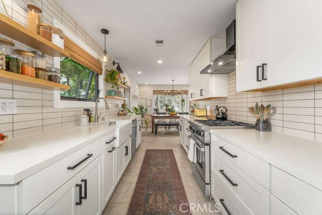 3650 Claremore Avenue, Long Beach CA: https://media.crmls.org/medias/4991f4c6-070b-4993-9ee0-2badcc5146ed.jpg
