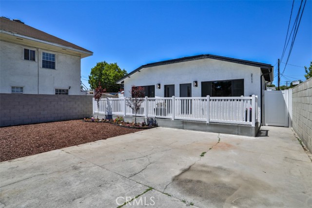 2111 Scott Road, Burbank CA: https://media.crmls.org/medias/4993052f-d34f-4dbb-94c5-58293af2ac34.jpg