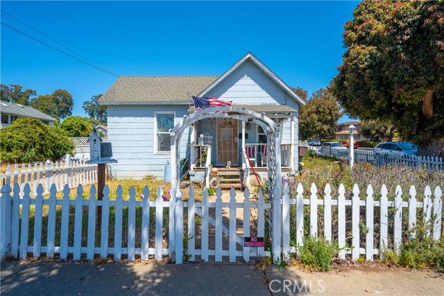 904 Monterey, Morro Bay CA: https://media.crmls.org/medias/49937528-0ada-4cab-95b7-916191e563cd.jpg