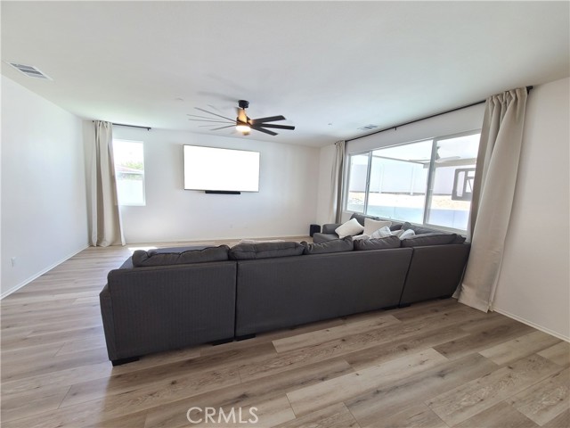 12913 Tehachapi Street, Hesperia CA: https://media.crmls.org/medias/49939a37-8c3f-4167-a8b3-7c94c99f4598.jpg