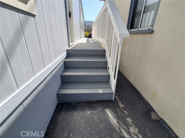 Detail Gallery Image 3 of 8 For 8100 Foothill Bld, Sunland,  CA 91040 - 2 Beds | 1 Baths