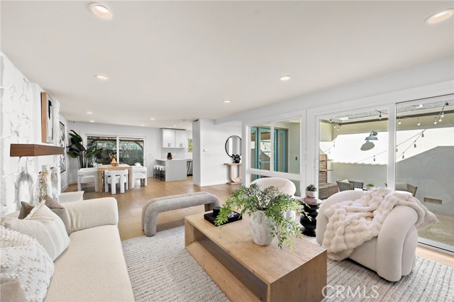 Detail Gallery Image 7 of 33 For 9441 Iolani Cir, Huntington Beach,  CA 92646 - 4 Beds | 2 Baths