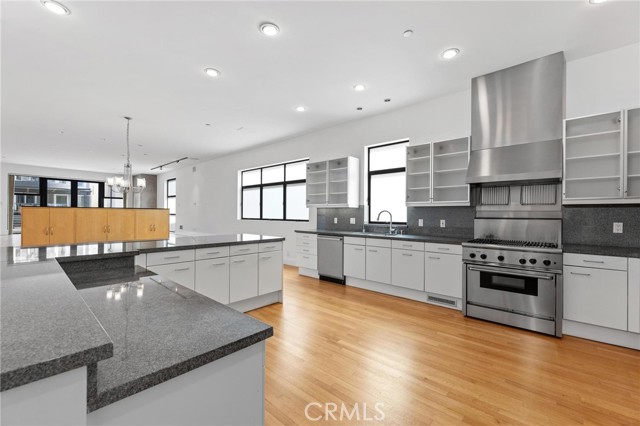 129 20th Street, Manhattan Beach CA: https://media.crmls.org/medias/499461ba-0113-4e37-bce3-ff550336fa54.jpg