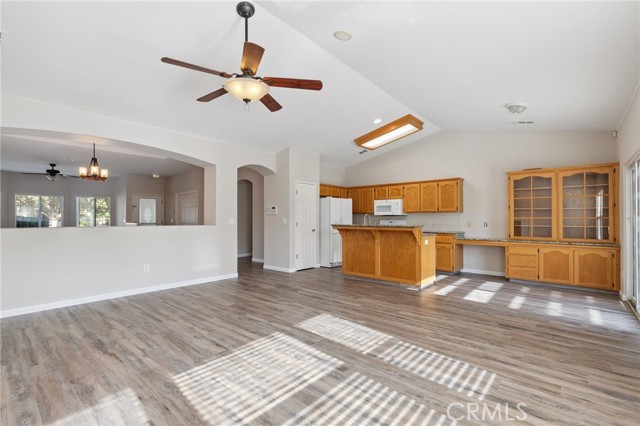 525 Mallard Avenue, Lemoore CA: https://media.crmls.org/medias/49948198-cc48-49a2-916b-c06a07e84967.jpg