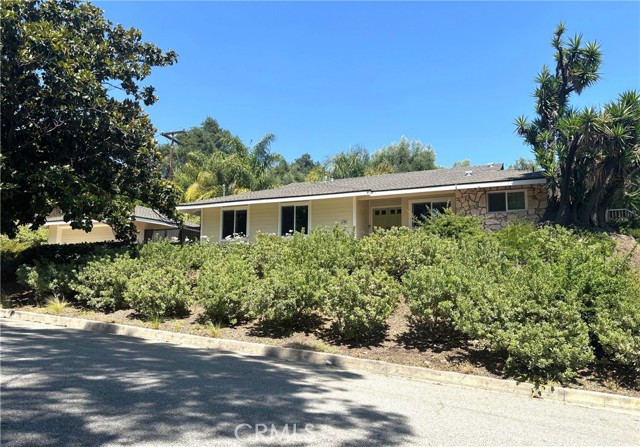 330 Toyon Road, Sierra Madre CA: https://media.crmls.org/medias/49948f00-03b2-499c-98ba-bbbd60abbc65.jpg