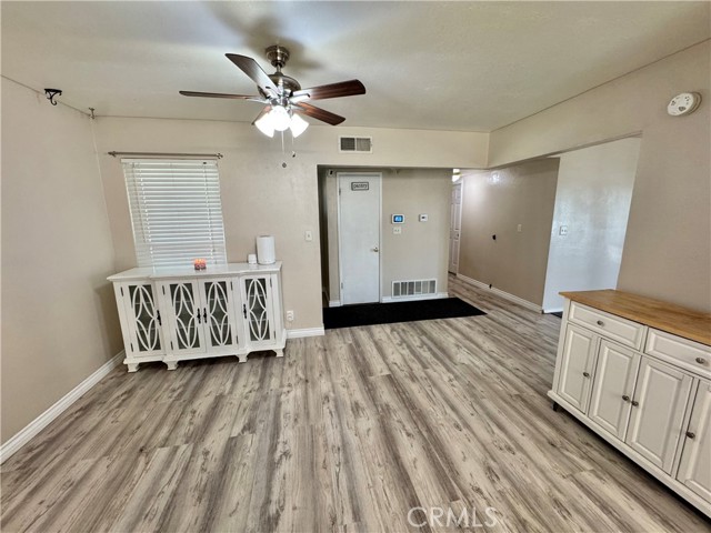 3425 Clifton Avenue, Highland CA: https://media.crmls.org/medias/4994a1a8-3186-4aa0-995a-f36968734cec.jpg