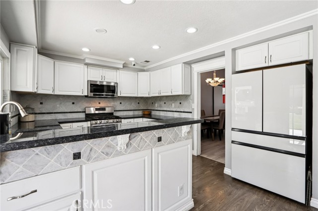 Detail Gallery Image 14 of 45 For 1278 Millbrook, Corona,  CA 92882 - 5 Beds | 3 Baths