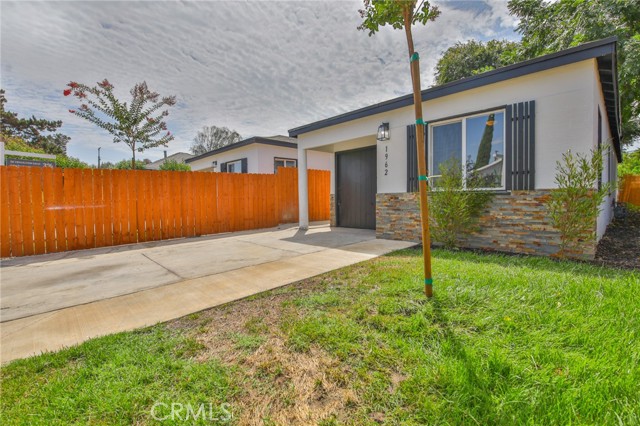 1962 E 114th Street, Los Angeles CA: https://media.crmls.org/medias/499523fb-dd13-43e3-b692-07198eff9cd7.jpg