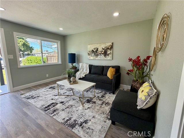 Detail Gallery Image 3 of 15 For 3320 Volney, Stockton,  CA 95206 - 2 Beds | 1 Baths