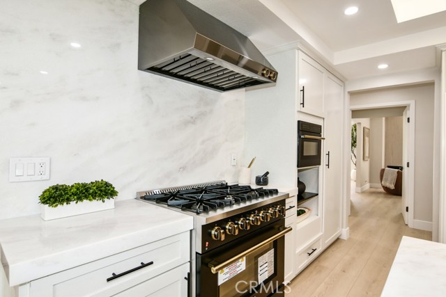 Detail Gallery Image 24 of 41 For 10 White Water Dr, Corona Del Mar,  CA 92625 - 2 Beds | 2 Baths