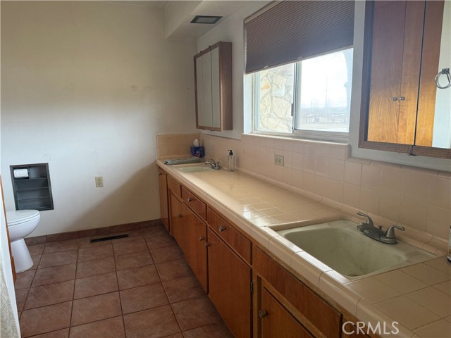 Detail Gallery Image 44 of 70 For 25565 Road 13, Chowchilla,  CA 93610 - 4 Beds | 3 Baths