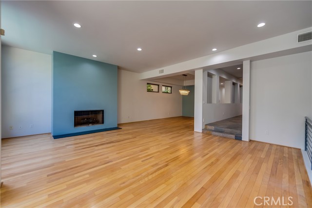 143 Union Jack Mall, Marina del Rey CA: https://media.crmls.org/medias/49982826-2d5b-447d-aaf2-780372f8fbe6.jpg