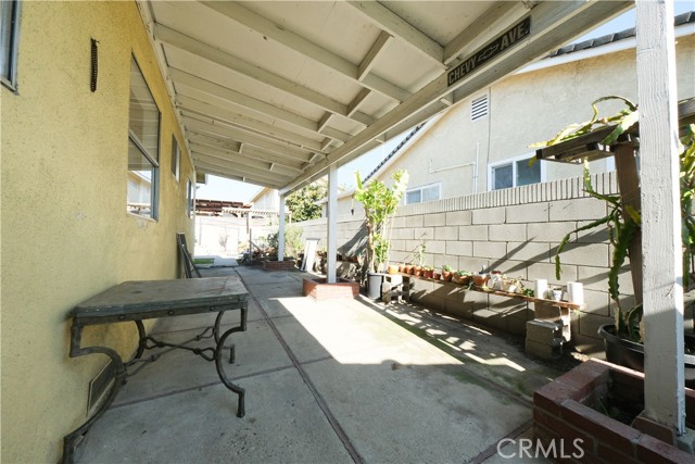 419 W Martinshire, Carson CA: https://media.crmls.org/medias/49985fb8-c1f5-459e-8132-cd64fc9a768a.jpg