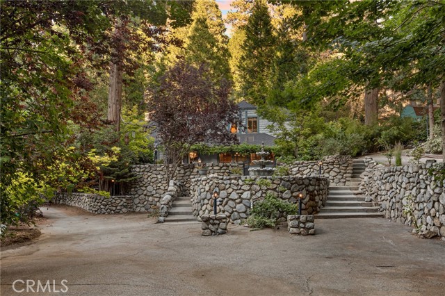 969 Oak Drive, Crestline CA: https://media.crmls.org/medias/499885e2-0311-48fe-9daf-947cc379138d.jpg
