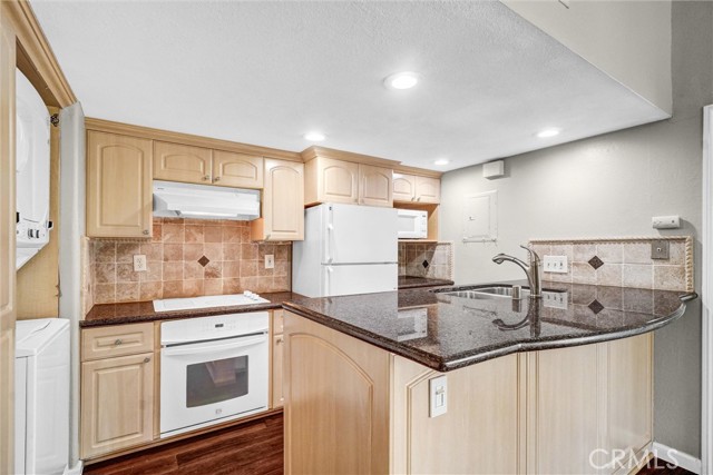 23302 La Mar, Mission Viejo CA: https://media.crmls.org/medias/499897ed-f5e2-449c-b426-544b97c1595c.jpg