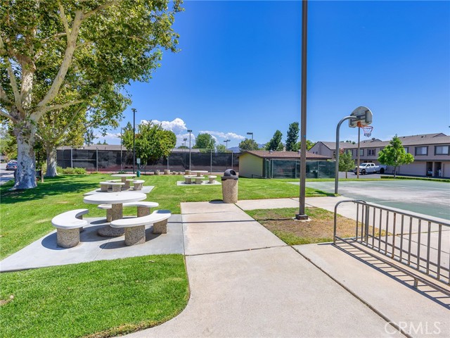 Detail Gallery Image 34 of 41 For 24637 Trevino Dr, Valencia,  CA 91355 - 3 Beds | 2/1 Baths