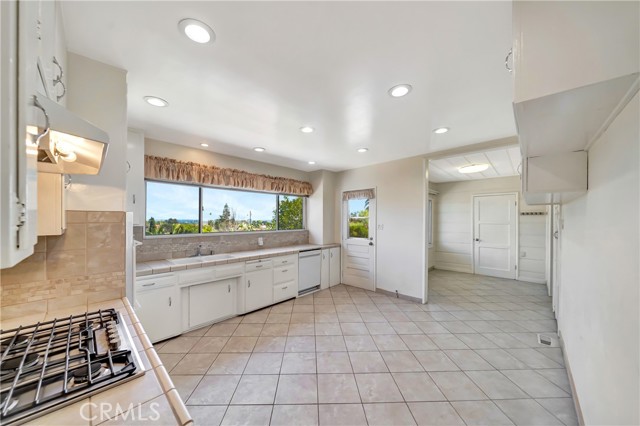661 W 26th Street, San Pedro CA: https://media.crmls.org/medias/49991048-05c2-4421-b919-3f6f238bb625.jpg