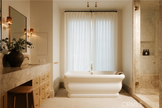 Detail Gallery Image 35 of 50 For 4748 Noble Ave, Sherman Oaks,  CA 91403 - 5 Beds | 5/1 Baths