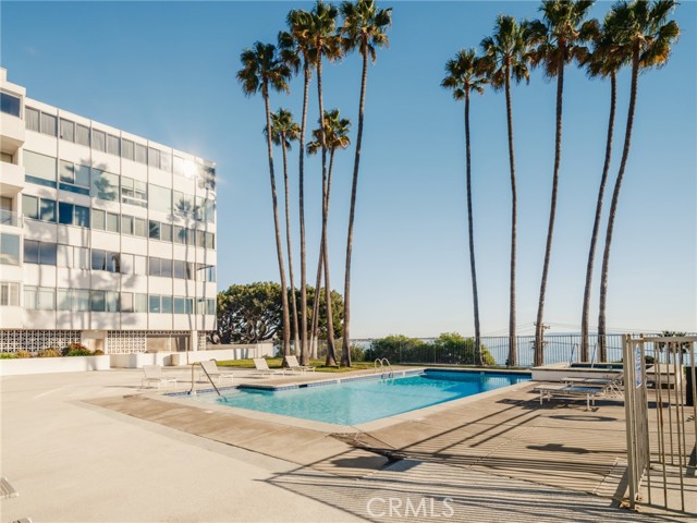 Drew Fenton | 17352 Sunset Boulevard Los Angeles CA | MLS: 6766846