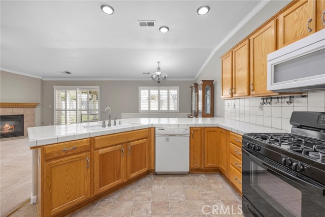 12200 Verdelho Avenue, Bakersfield CA: https://media.crmls.org/medias/499bc95d-fef0-47b0-8f8b-d50abe9260ef.jpg