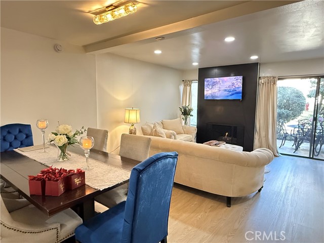 Detail Gallery Image 4 of 25 For 5720 Owensmouth #152,  Woodland Hills,  CA 91367 - 2 Beds | 1/1 Baths