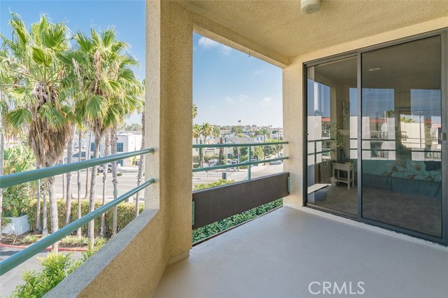 520 The Village, Redondo Beach, California 90277, 2 Bedrooms Bedrooms, ,2 BathroomsBathrooms,Residential,Sold,The Village,SB17117479