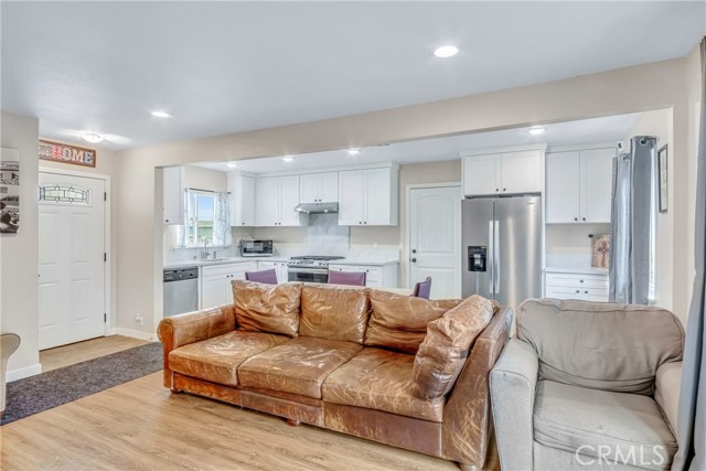 Detail Gallery Image 5 of 41 For 9022 Marlene Ave, Garden Grove,  CA 92841 - 6 Beds | 4 Baths
