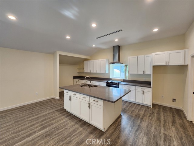 Detail Gallery Image 5 of 43 For 9462 Givens, Northridge,  CA 91325 - 4 Beds | 5 Baths